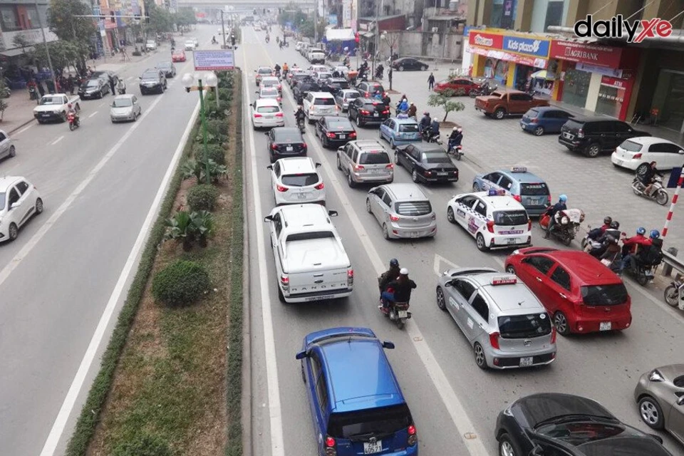 Bài viết 10 kinh nghiệm lái xe ô tô trong thành phố an toàn và đúng luật cho tài xế